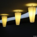 drei Lampen mit gelblichem Licht
